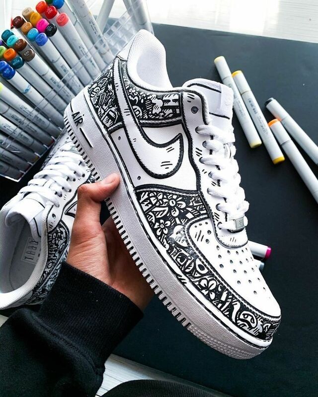 Custom giày Nike bằng họa tiết trắng đen