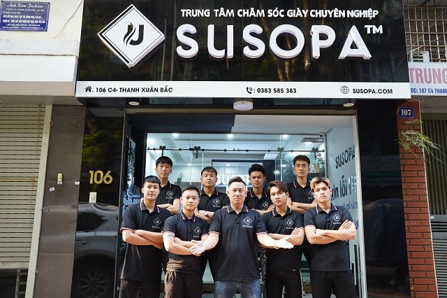 Susopa hỗ trợ khách hàng làm sạch giày hiệu quả
