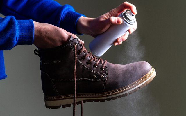 Xịt nano là tạo lớp bảo vệ cho đôi giày