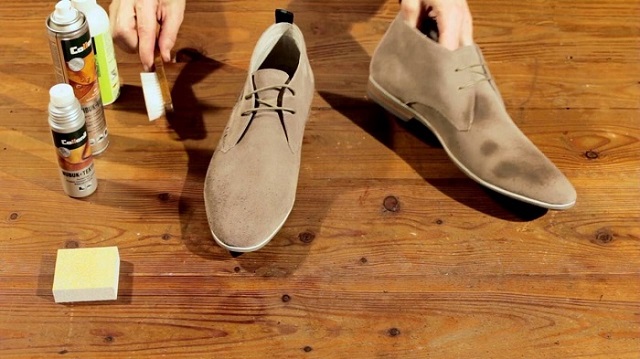 Hãy sử dụng bàn chải chuyên dụng để vệ sinh giày da lộn